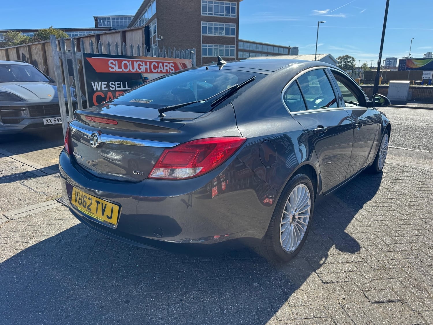 Vauxhall Insignia 2012 - Cars in Slough