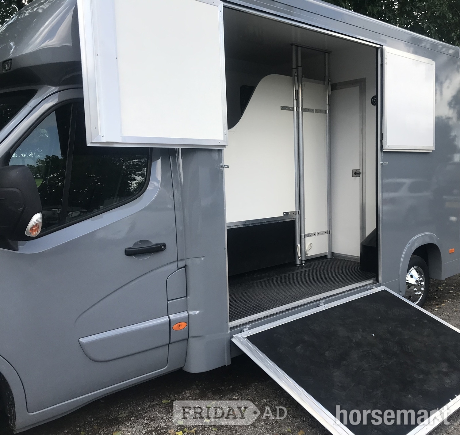 Master Renault Horsebox - Trailers & Horseboxes