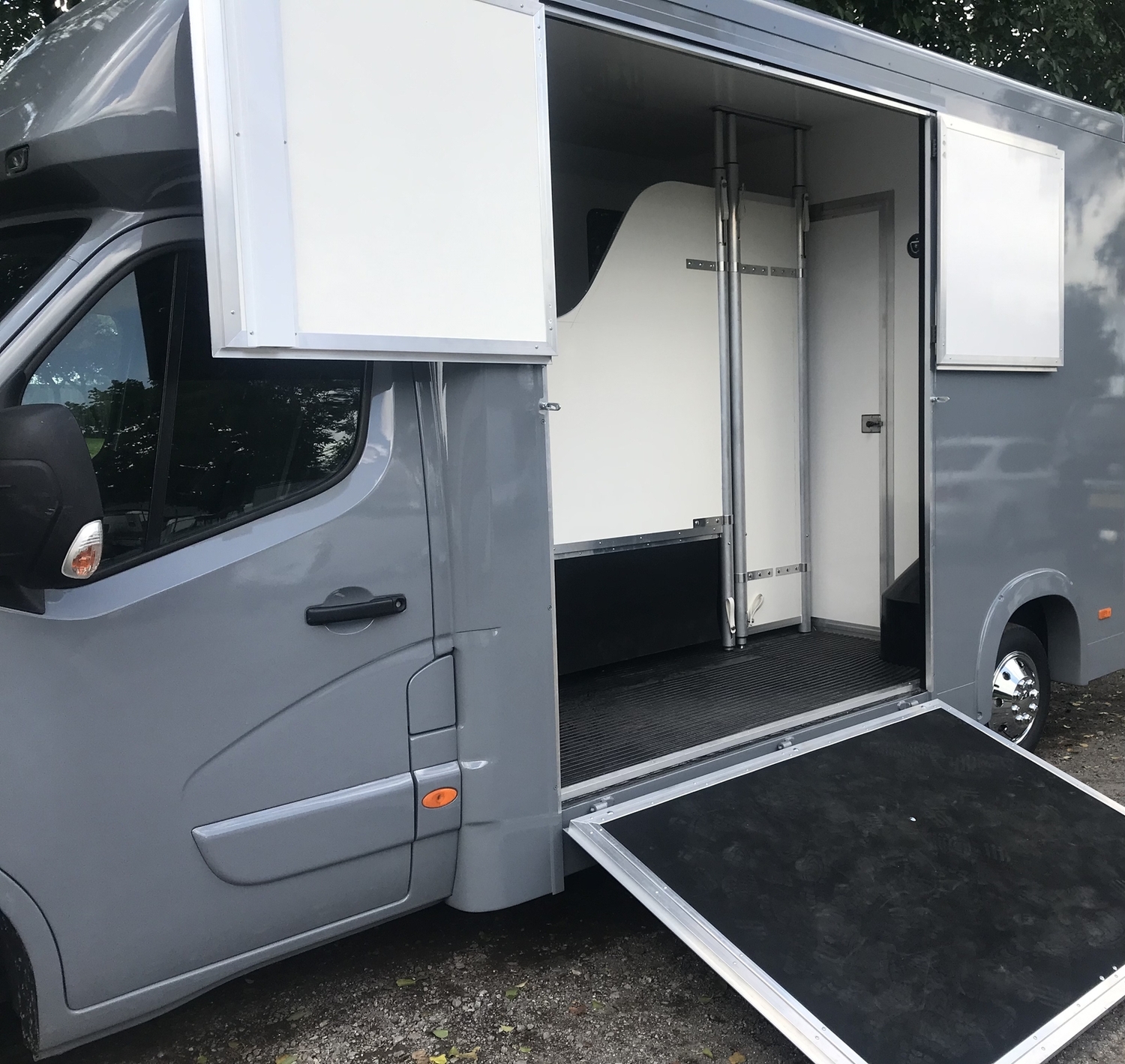 Master Renault Horsebox - Trailers & Horseboxes