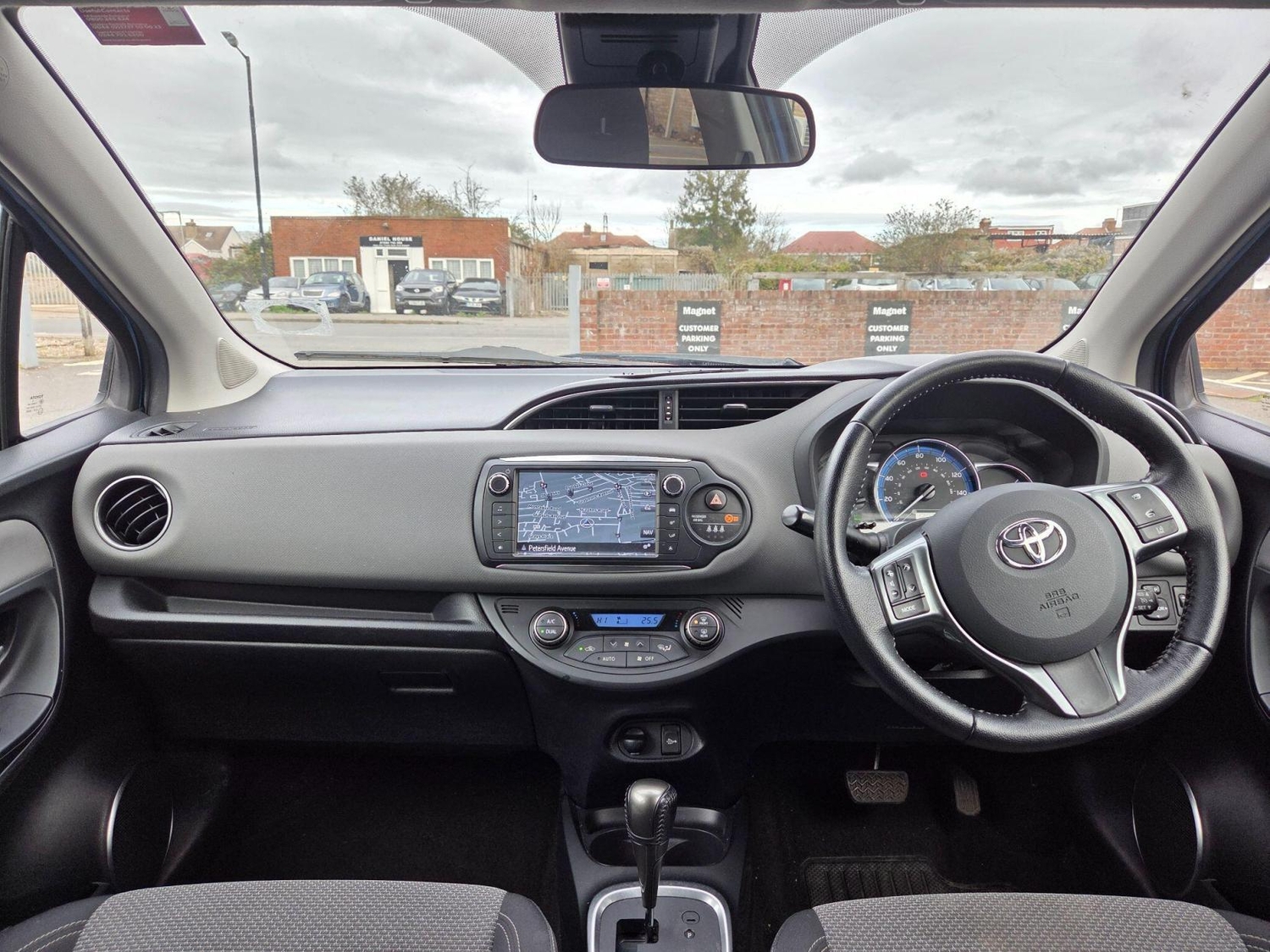 Toyota Yaris 2016 - Cars in Slough