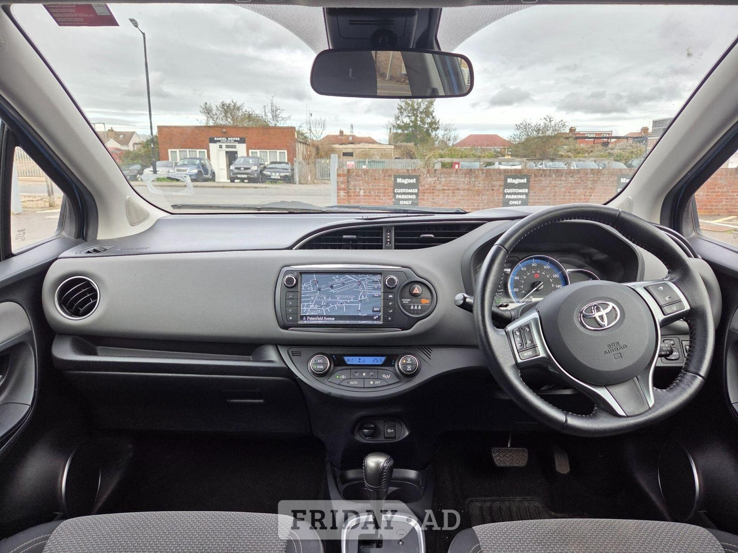 Toyota Yaris 2016 - Cars in Slough