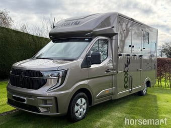 Foxy Stallion Pro Renault Horsebox