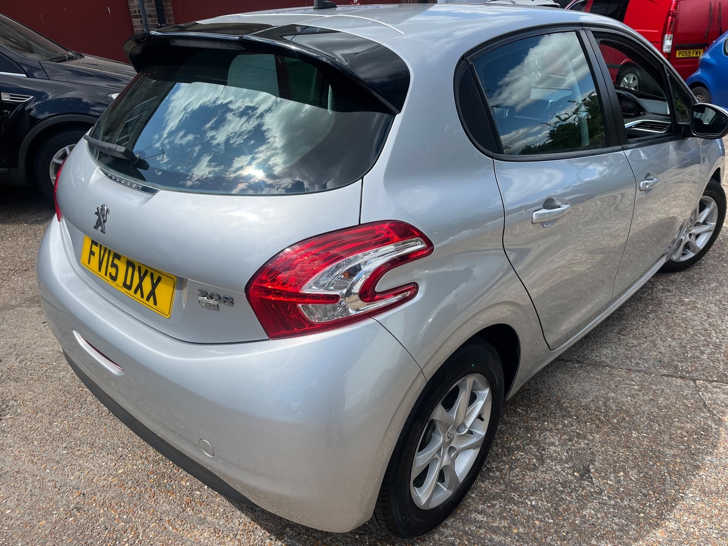 [ berth ]Peugeot 208