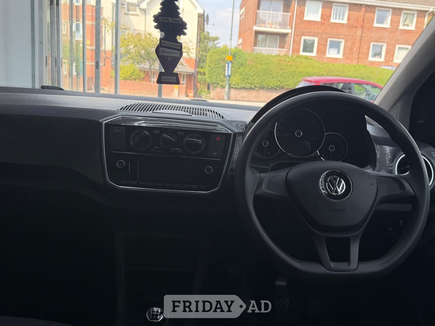 Volkswagen UP! 2019 - Cars