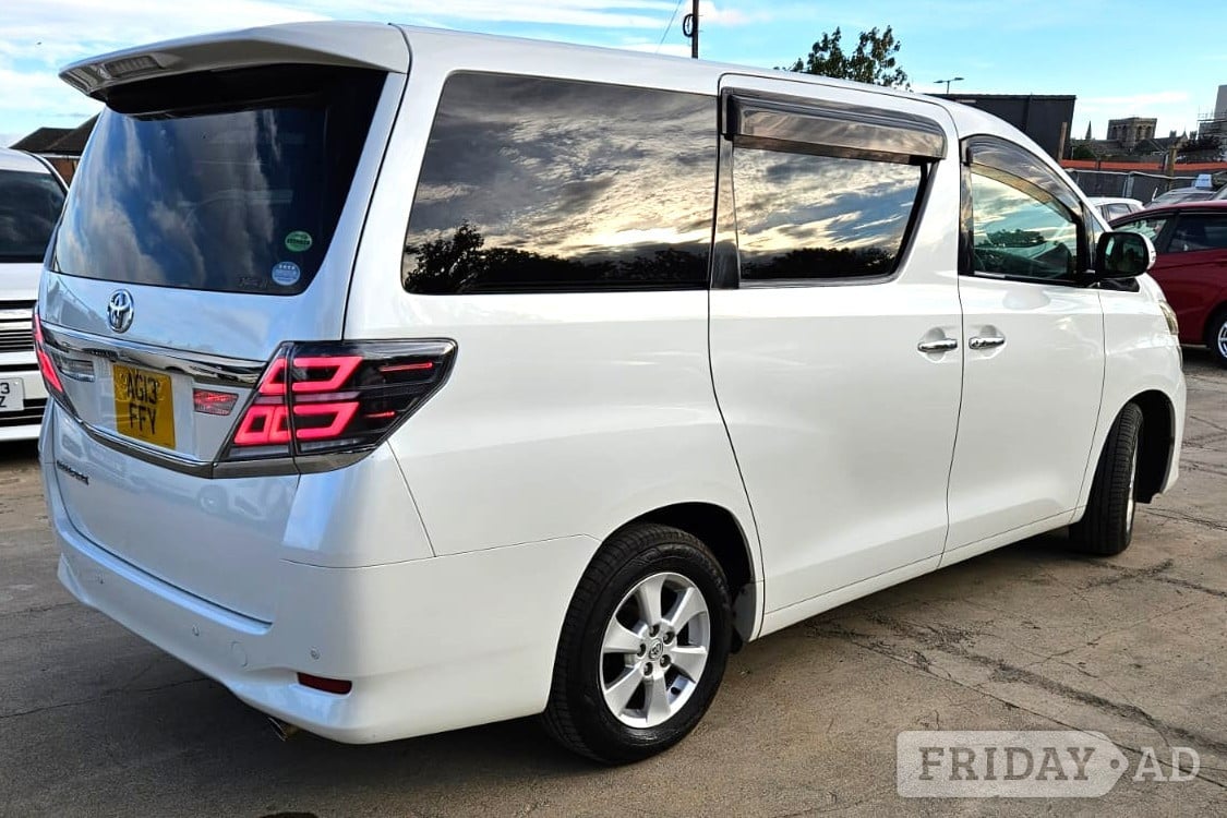 Toyota Vellfire 2013 - Cars in Peterborough