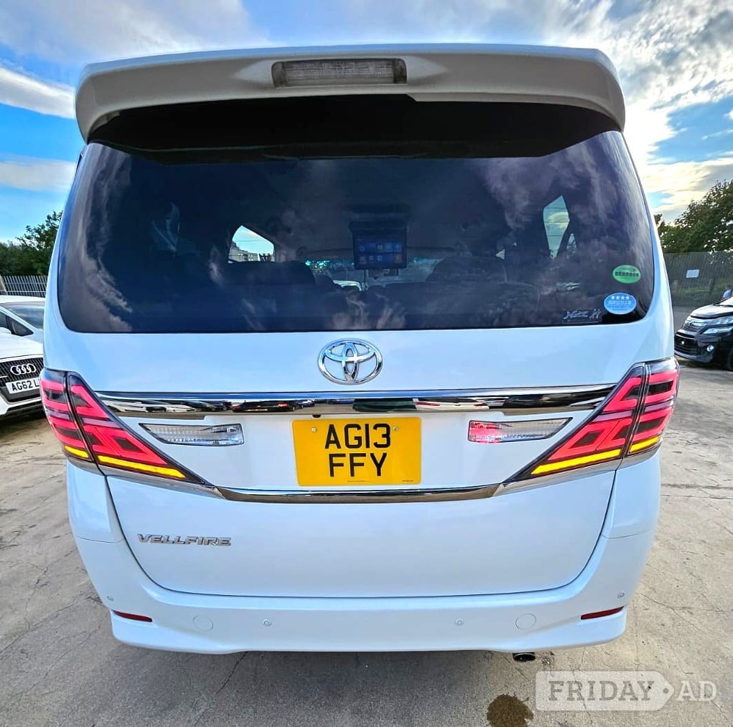 Toyota Vellfire 2013 - Cars