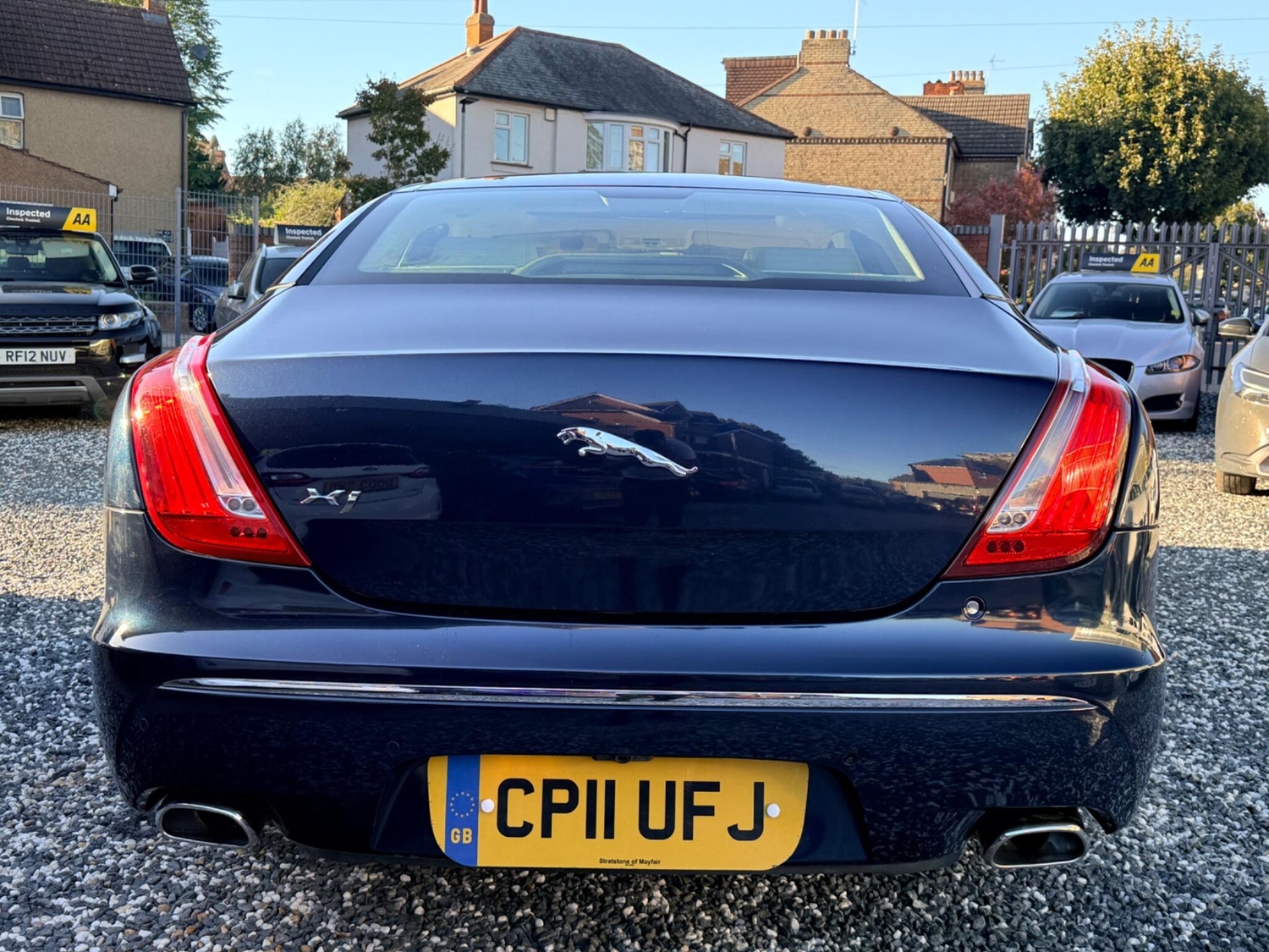 Jaguar XJ 2011 - Cars