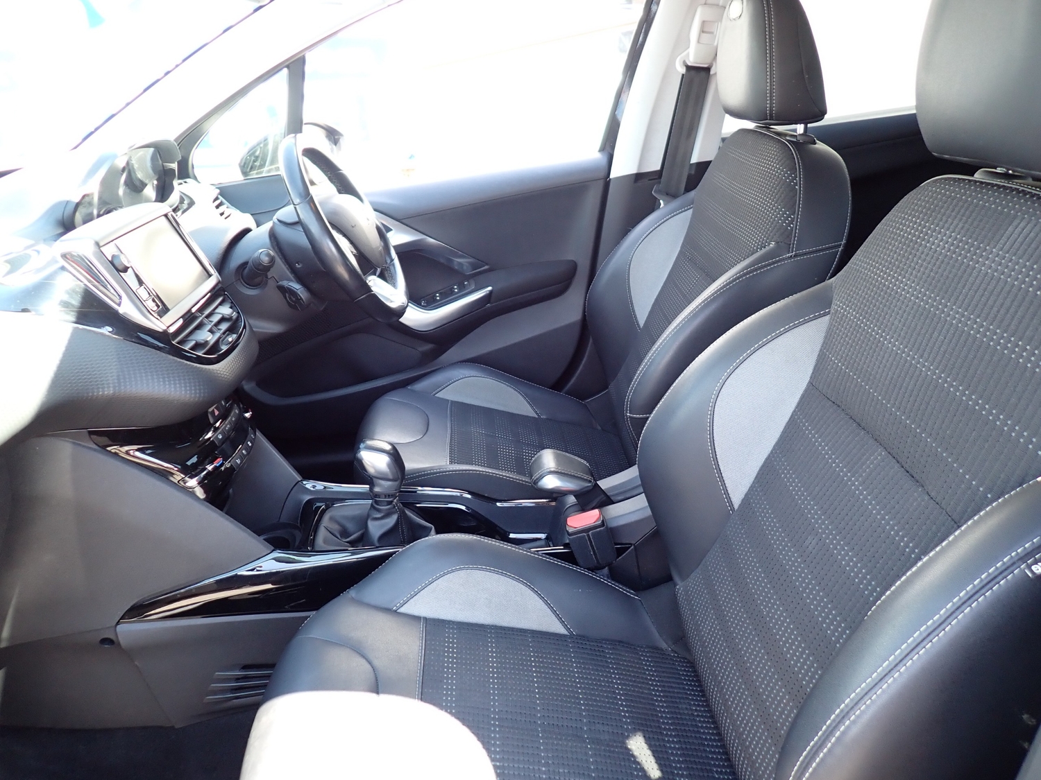 [ berth ]Peugeot 2008