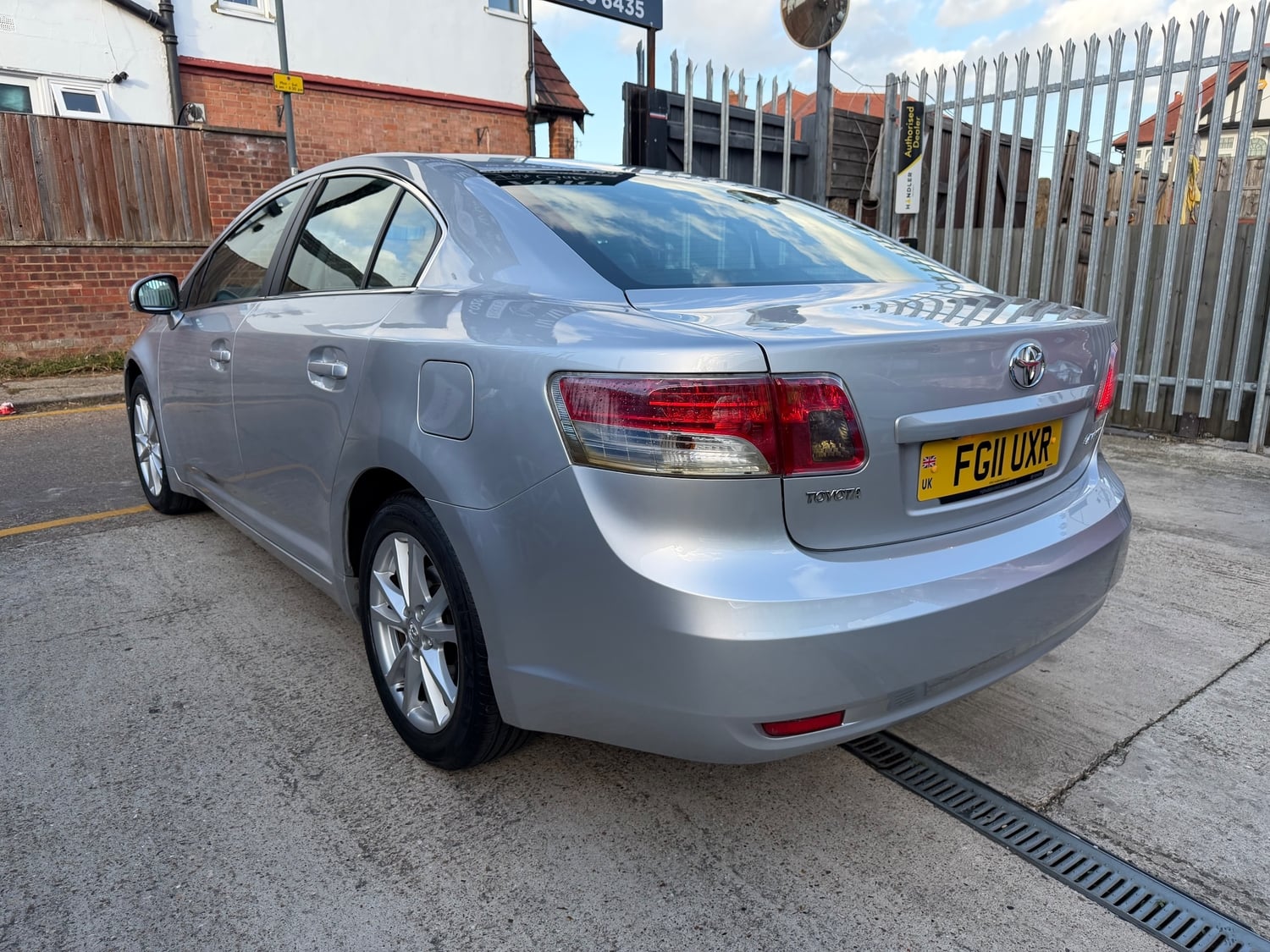 Toyota Avensis 2011 - Cars in Wembley