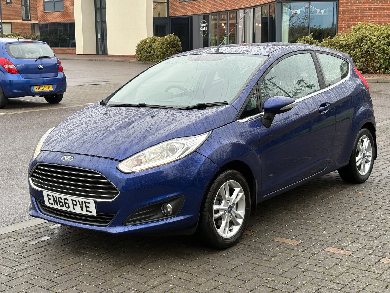 [ berth ]Ford Fiesta