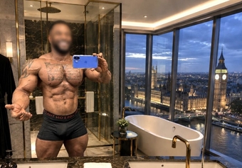 Hungmuscletop