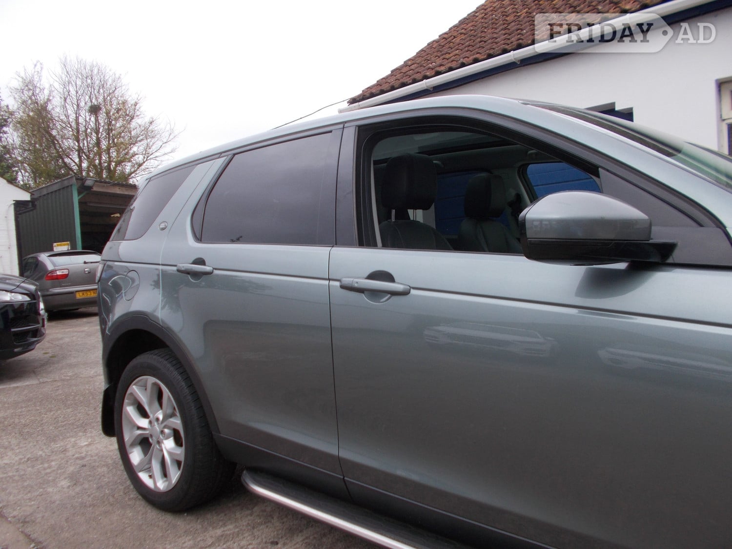 [ berth ]Land Rover Discovery Sport