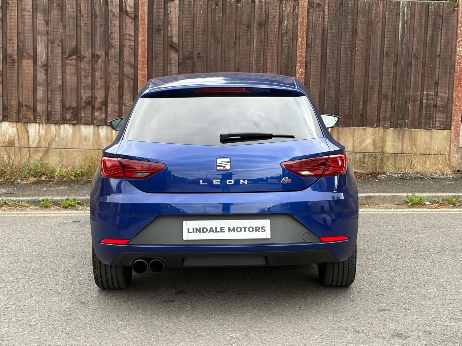 [ berth ]SEAT Leon
