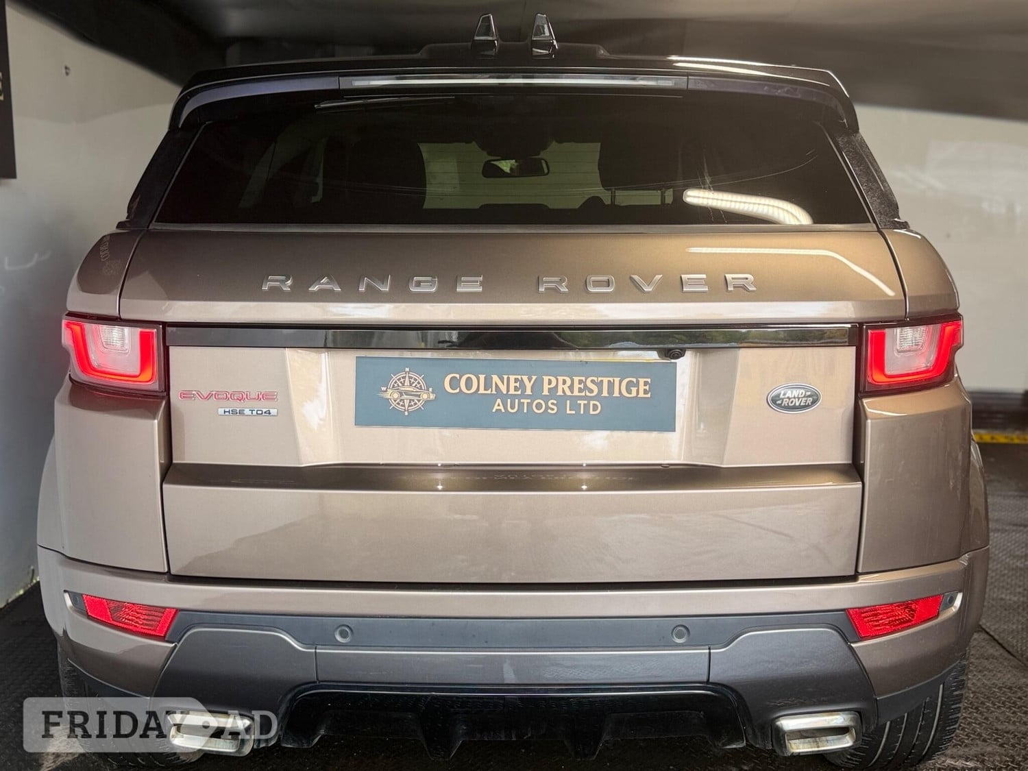 [ berth ]Land Rover Range Rover Evoque