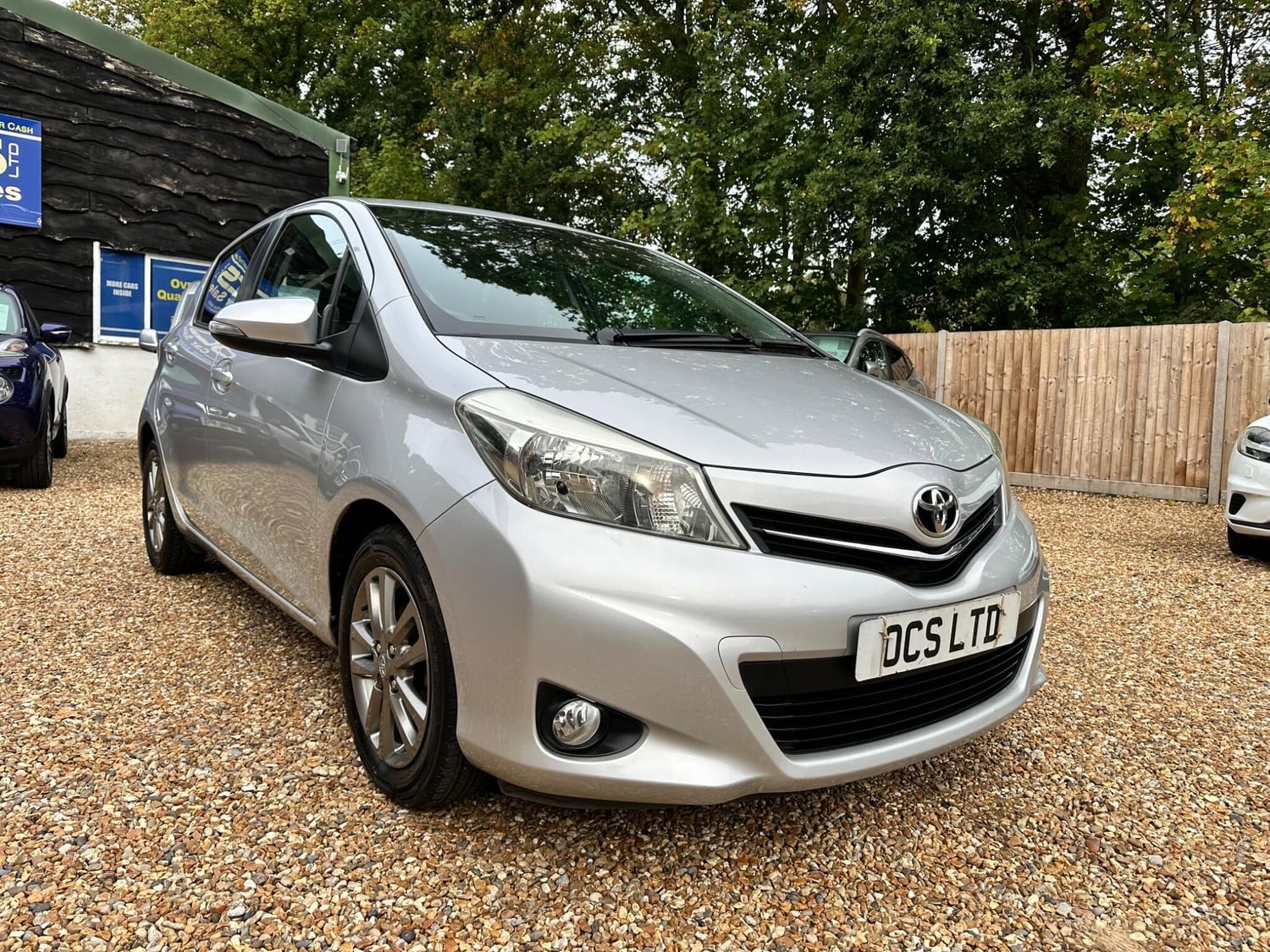 Toyota Yaris Hook