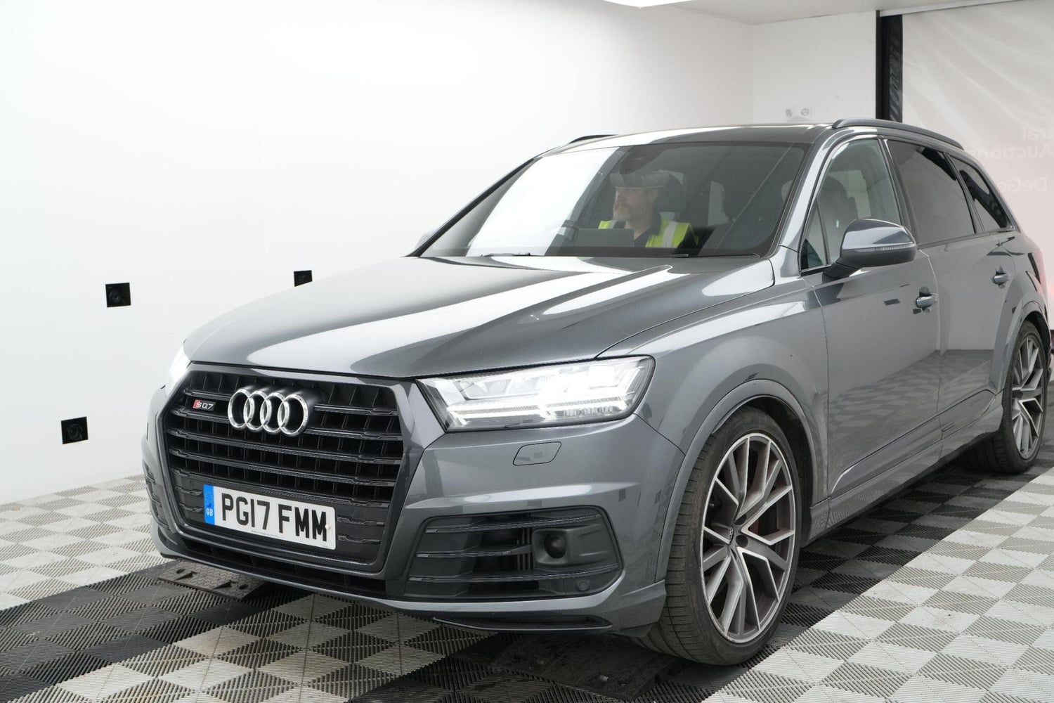 [ berth ]Audi SQ7