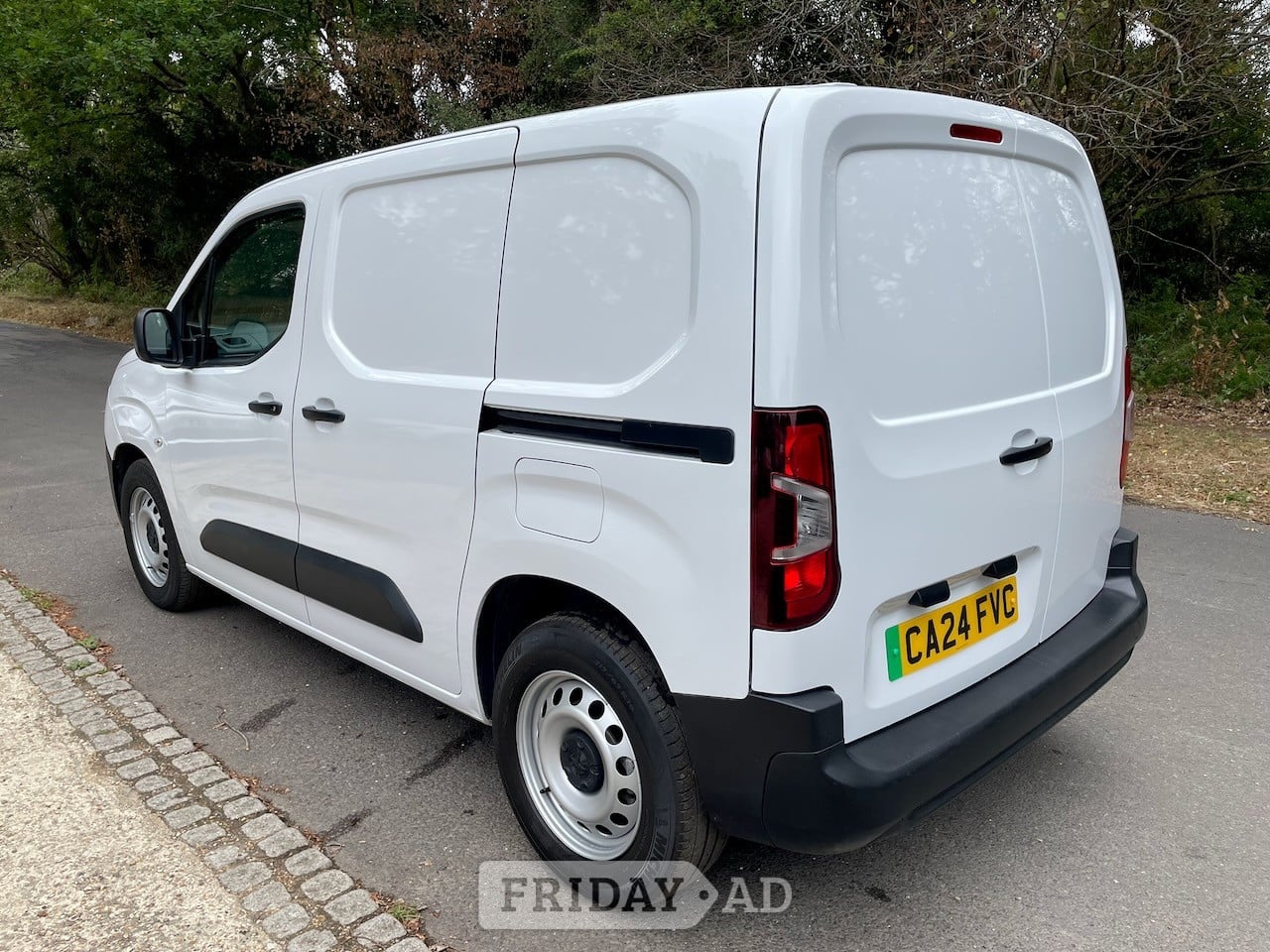[ berth ]Peugeot e-Partner