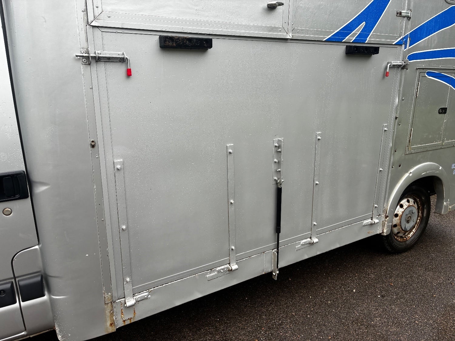 Equestrivan  Vauxhall Horsebox - Trailers & Horseboxes in Honiton