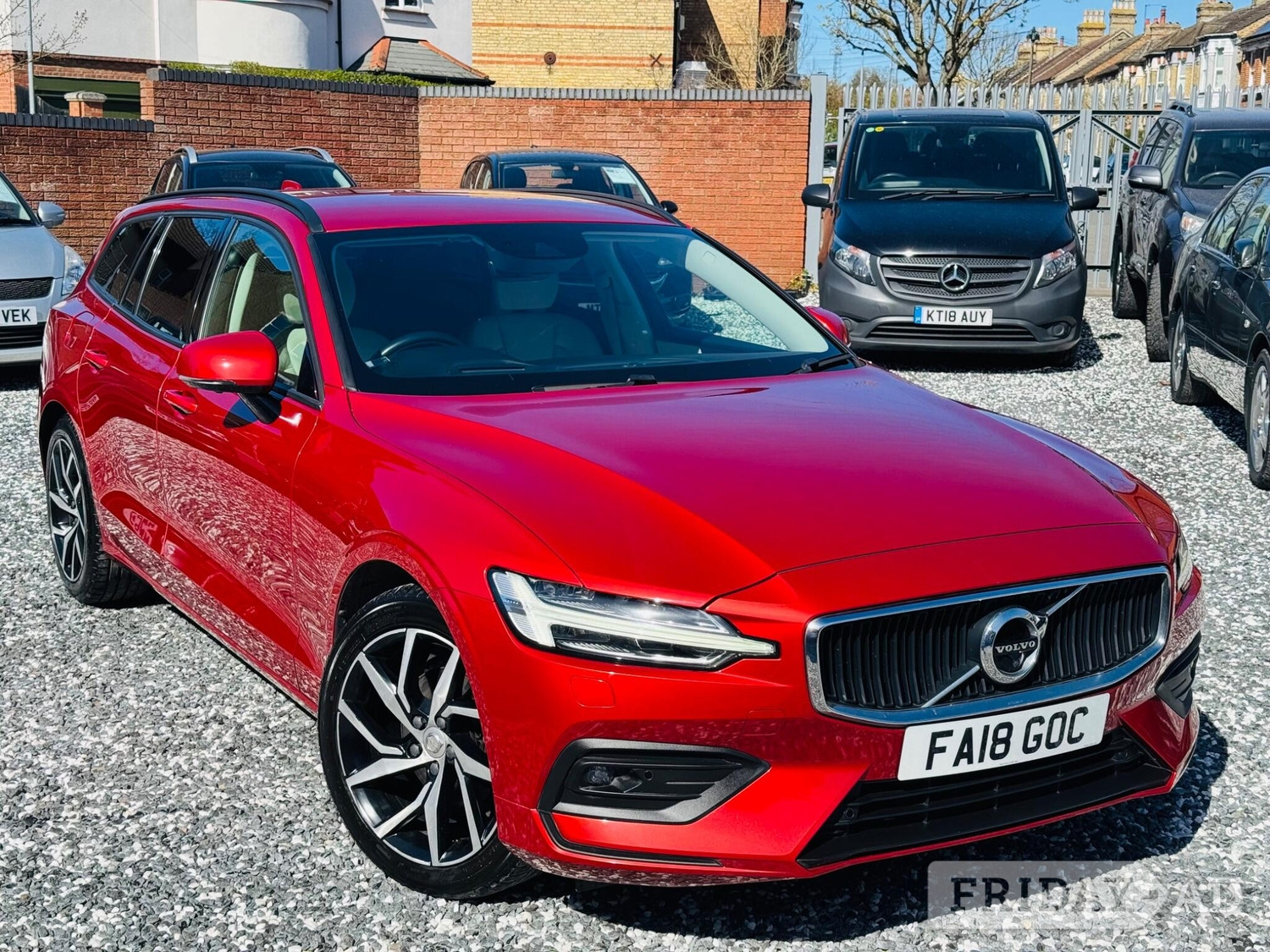 Volvo V60 2018 - Cars in Bedford