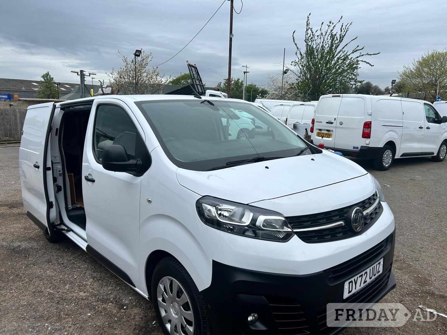 [ berth ]Vauxhall Vivaro