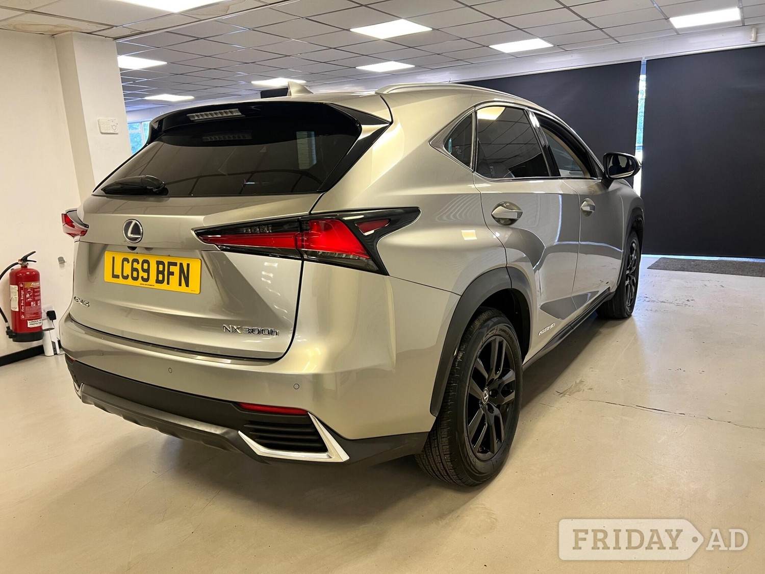 Lexus NX 2019 - Cars