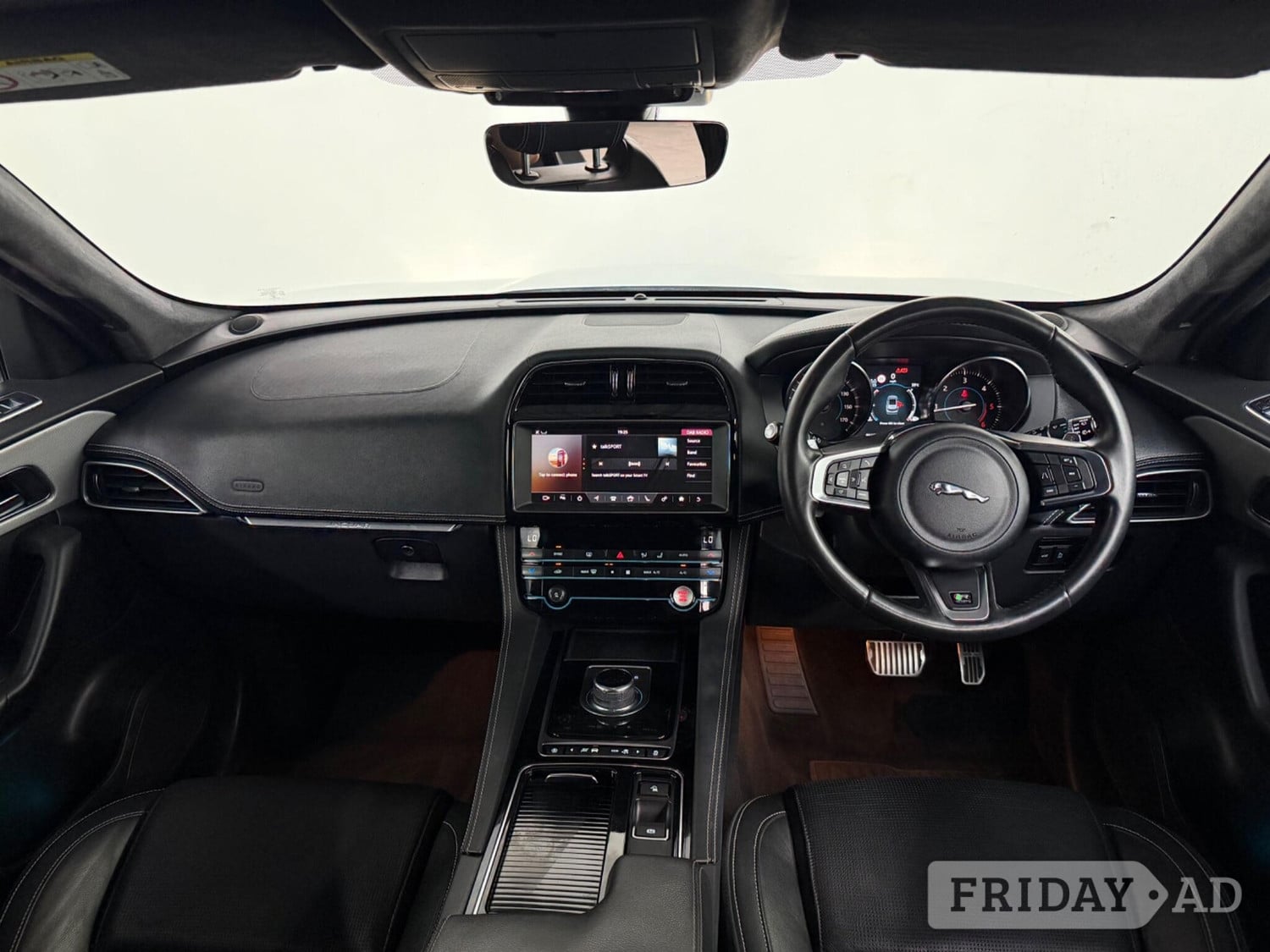 [ berth ]Jaguar F-Pace