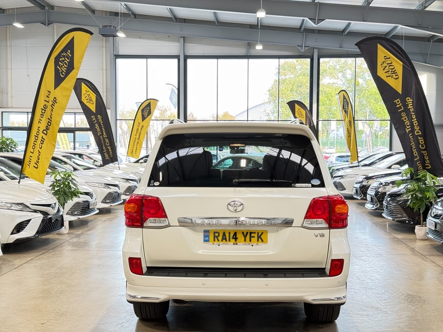Toyota Landcruiser 2014 - Cars in Reading