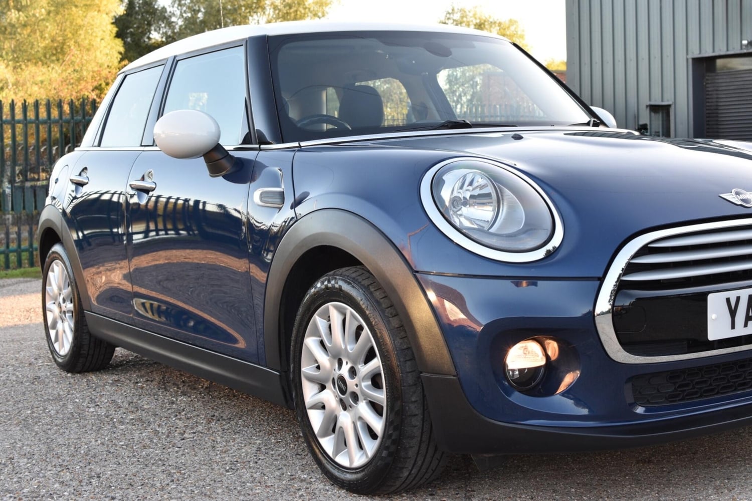 Mini Hatch 2015 - Cars in Reading