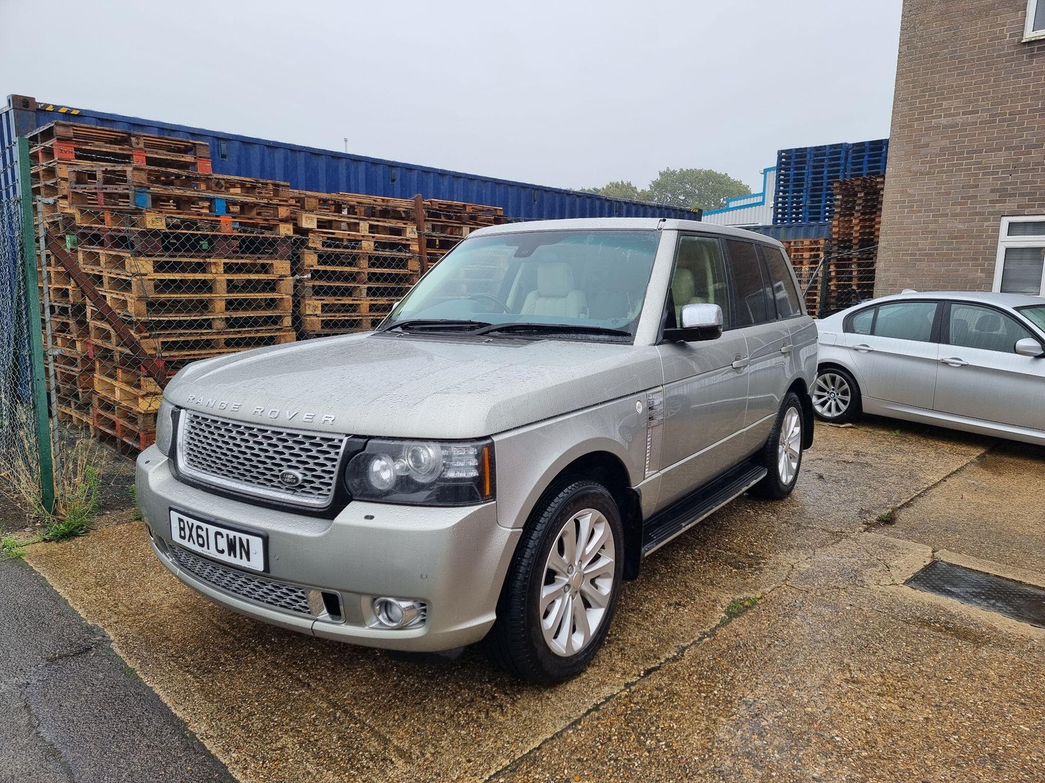 [ berth ]Land Rover Range Rover