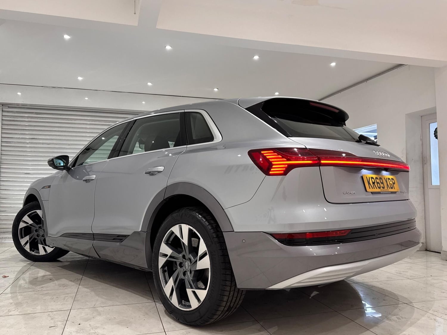 Audi e-tron 2019 - Cars