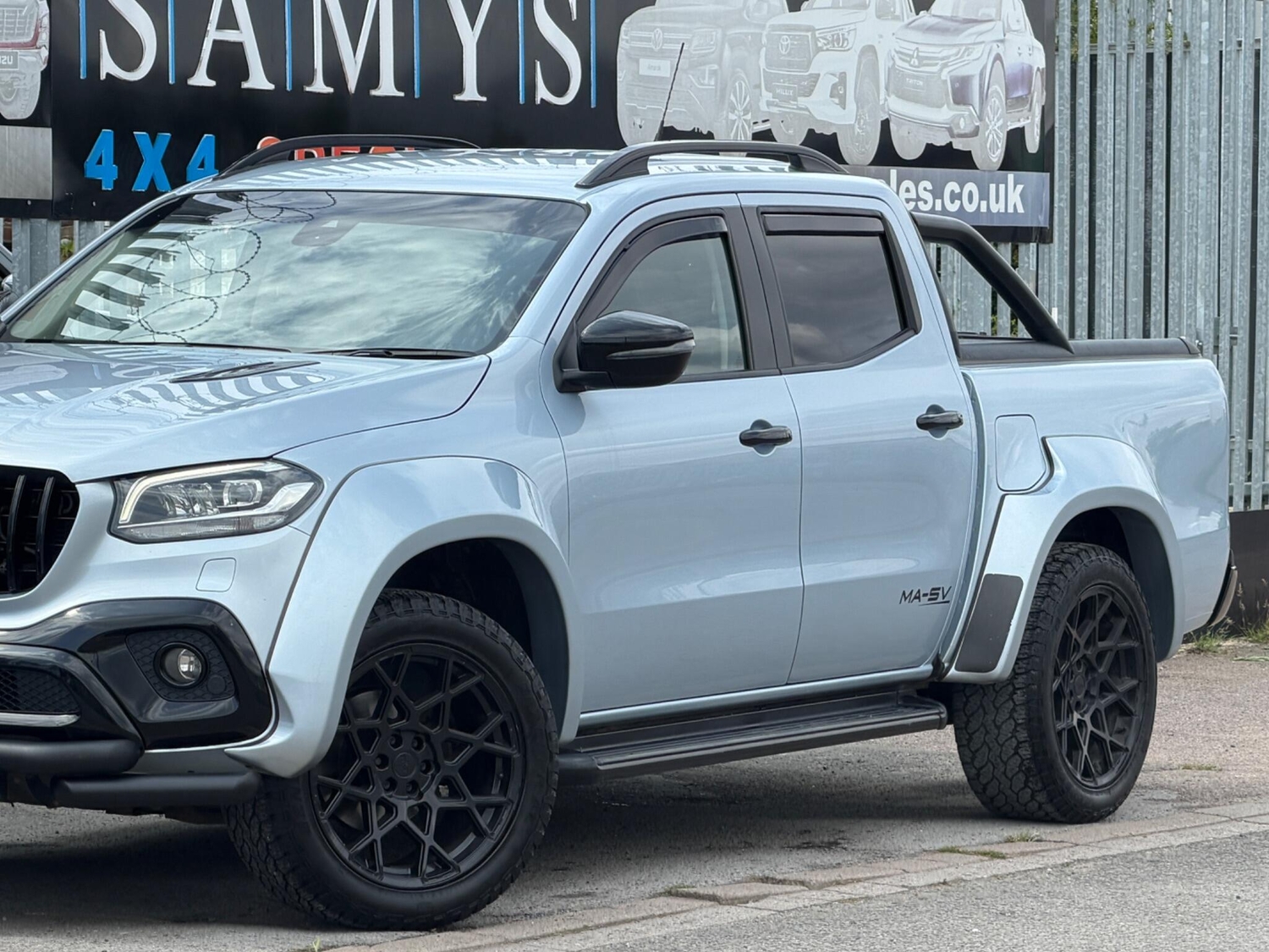 [ berth ]Mercedes-Benz X Class