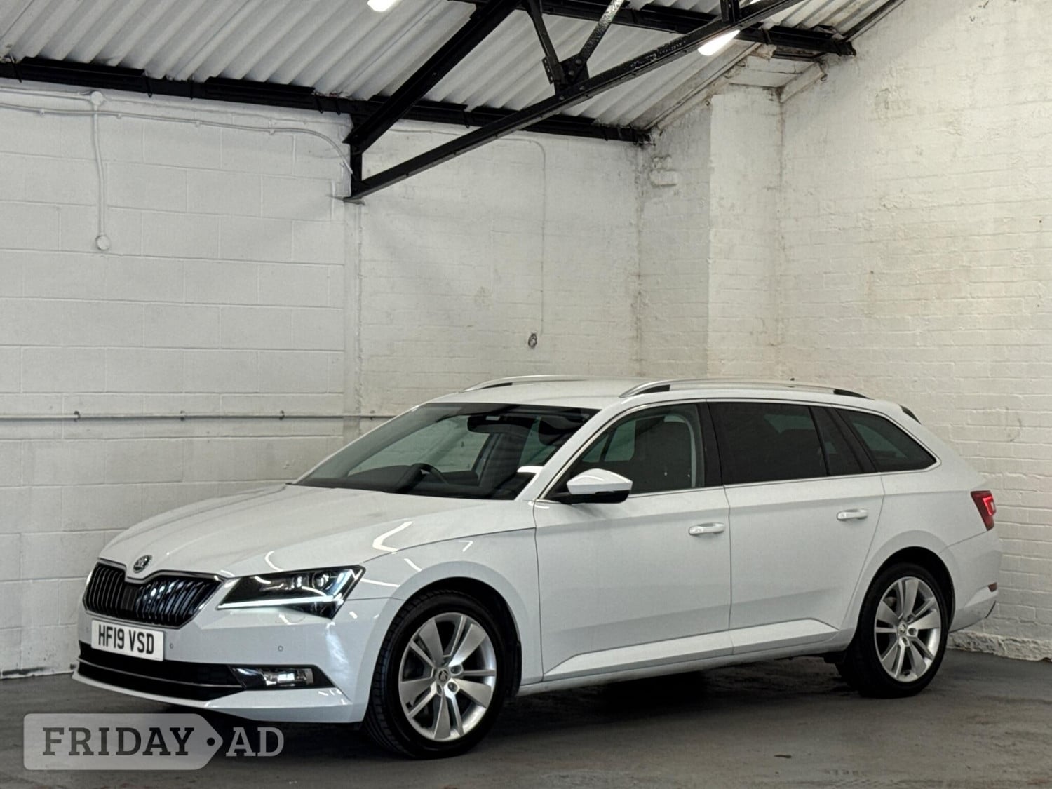 Skoda Superb 2019 - Cars