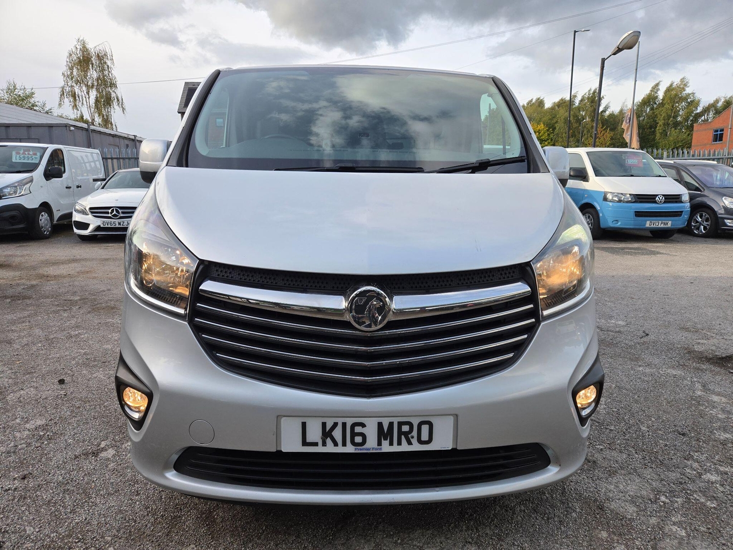 Vauxhall Vivaro 2016 - Vans & Commercial Vehicles