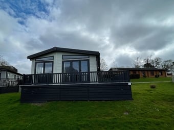 Brand new Pemberton Rivendale 40x20