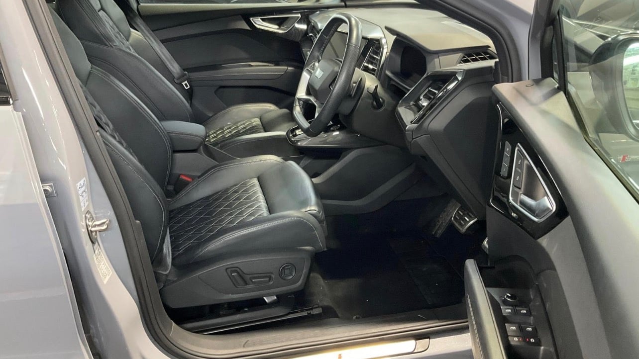 [ berth ]Audi Q4 e-tron