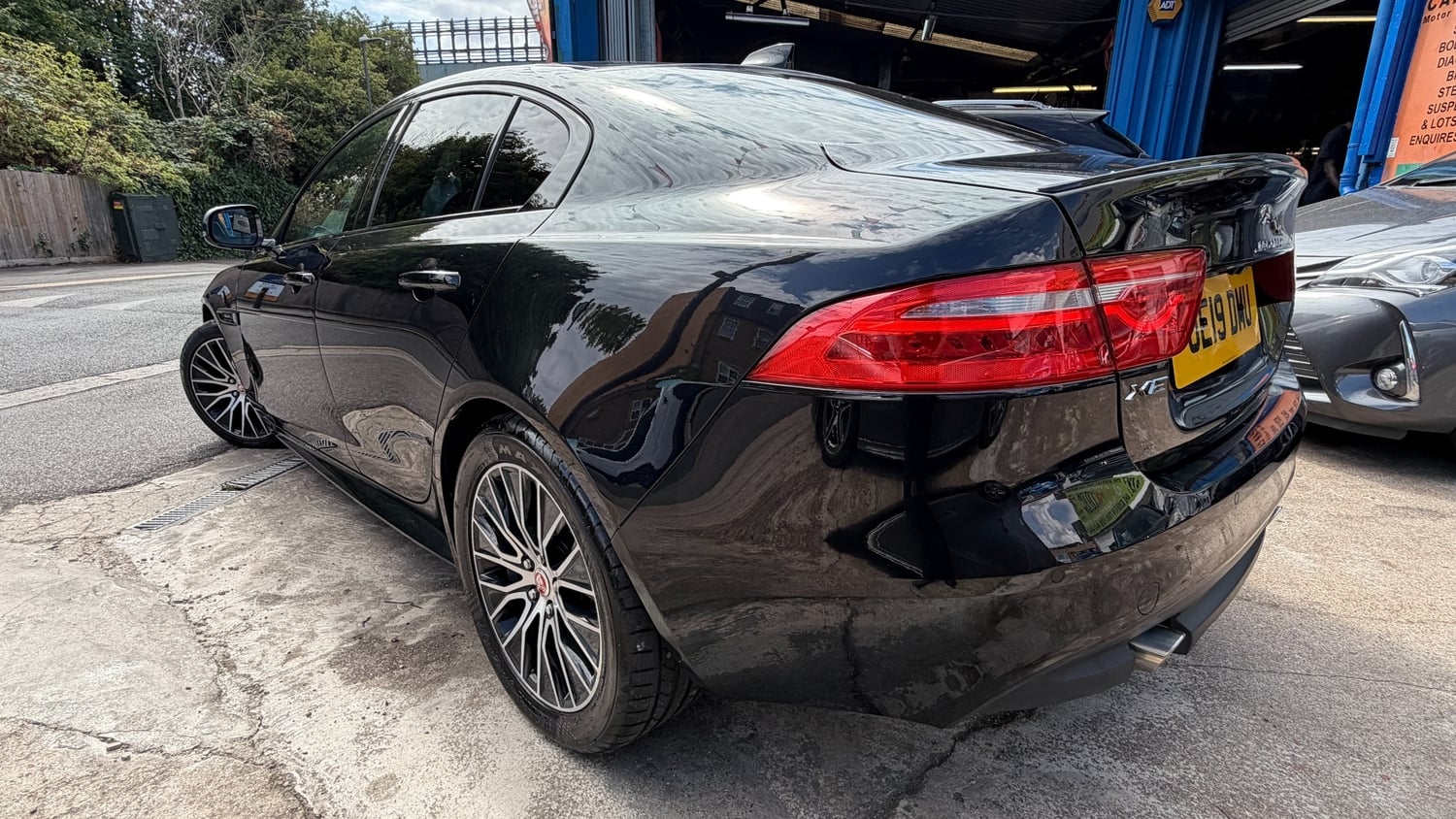 Jaguar XE 2019 - Cars in Harrow