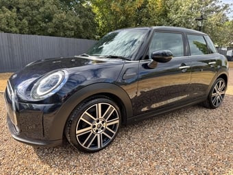 Mini Hatch 2021