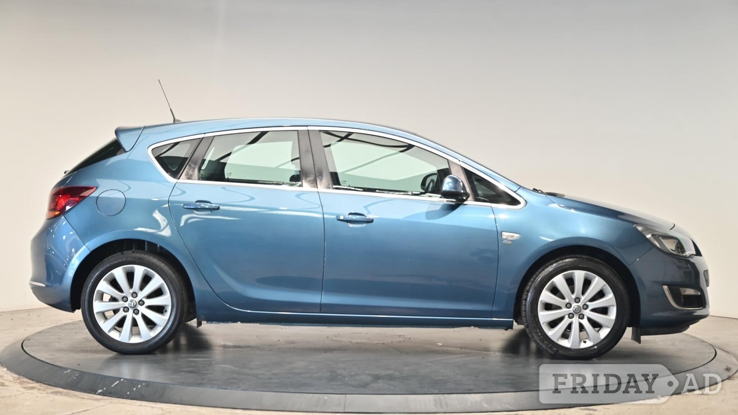 Vauxhall Astra 2013 - Cars in Cullompton