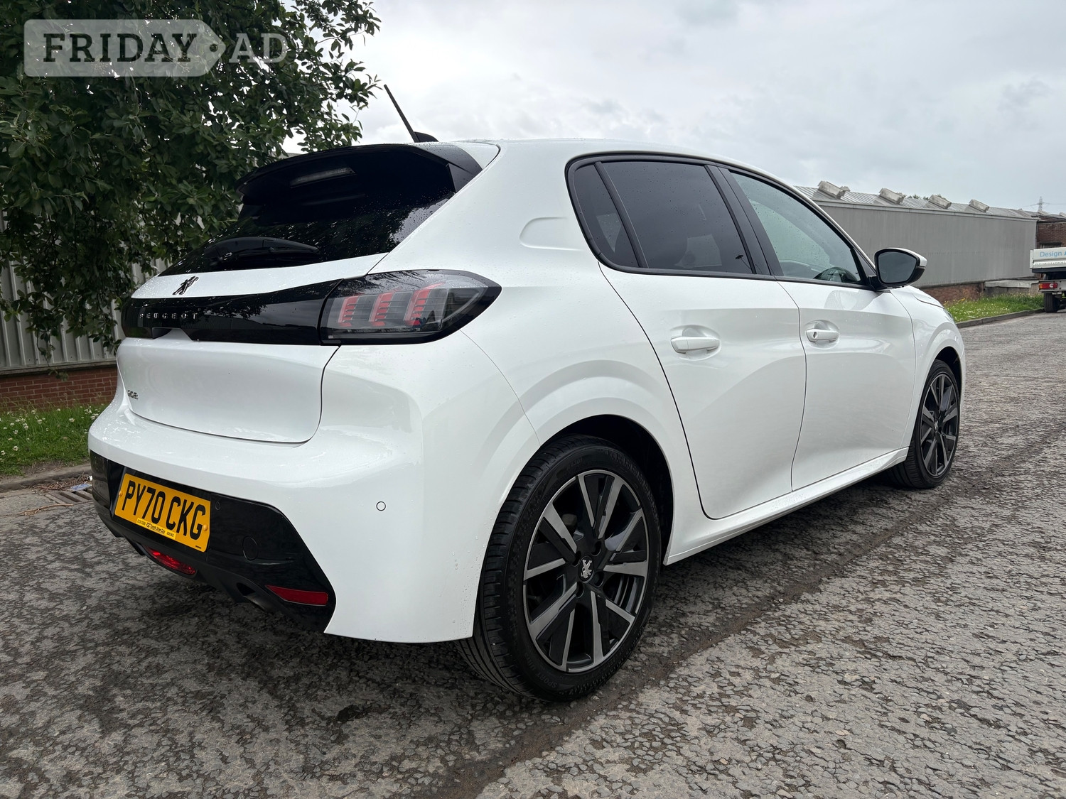 [ berth ]Peugeot 208