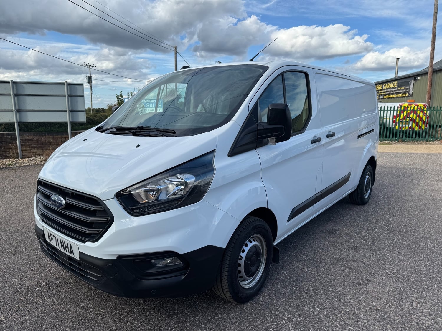 [ berth ]Ford Transit Custom