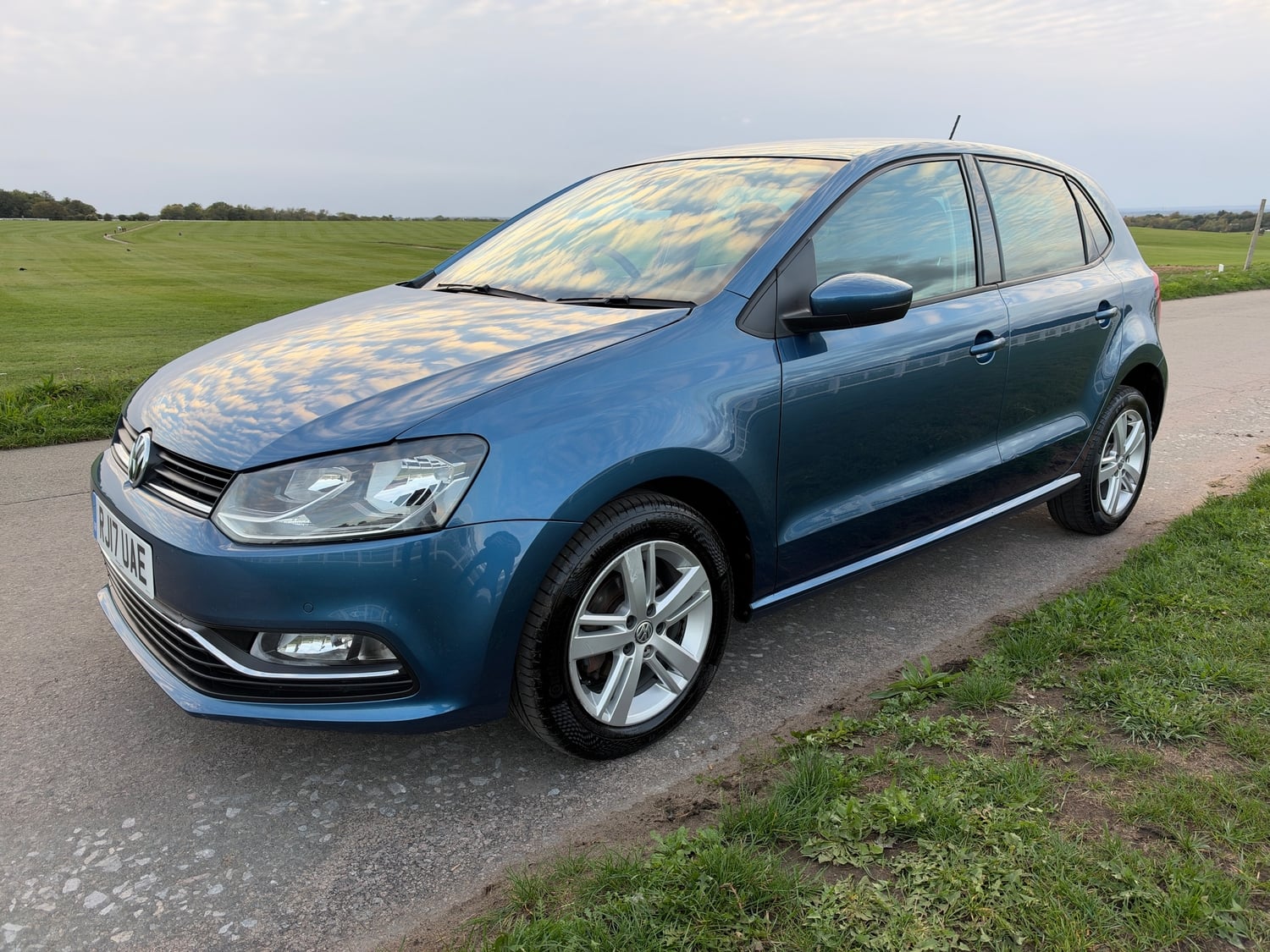 Volkswagen Polo 2017 - Cars in Epsom