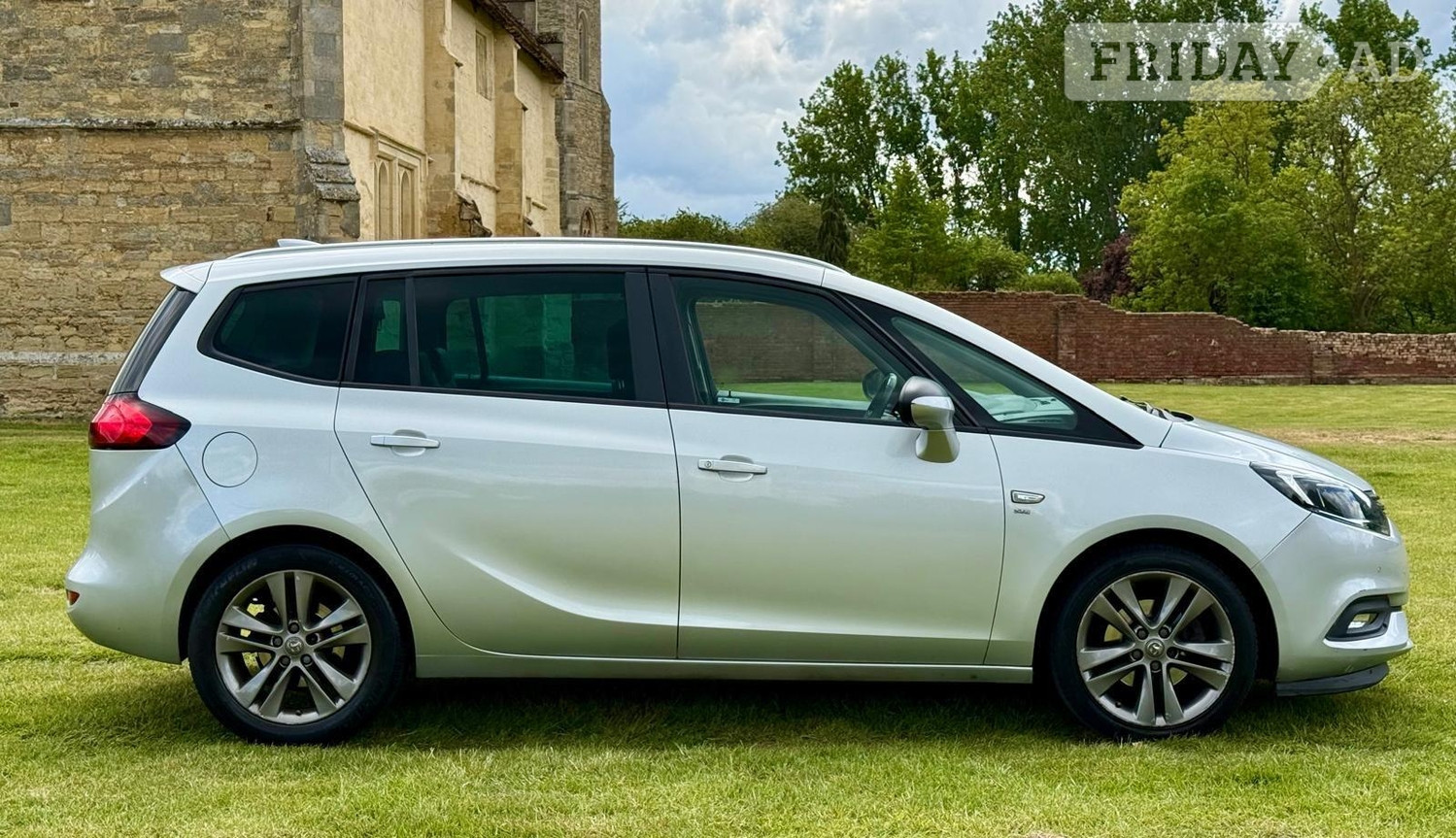 [ berth ]Vauxhall Zafira Tourer