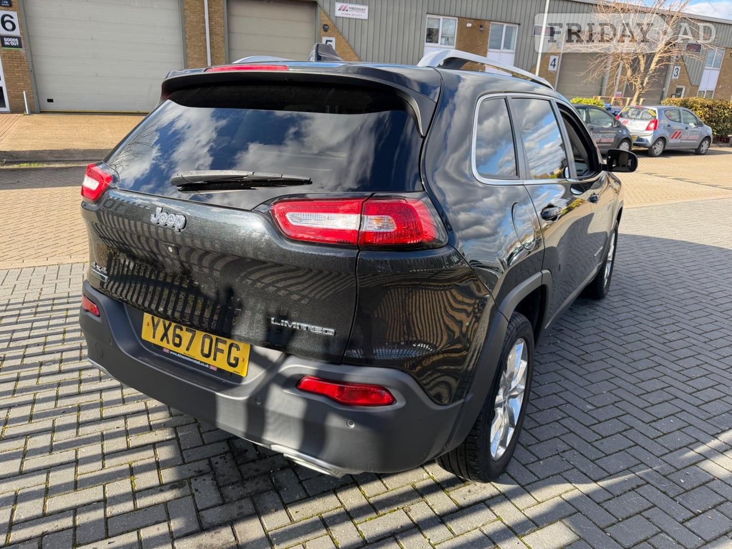 Jeep Cherokee 2017 - Cars in Gillingham