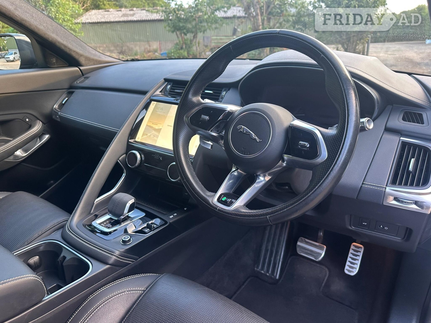 [ berth ]Jaguar E-Pace