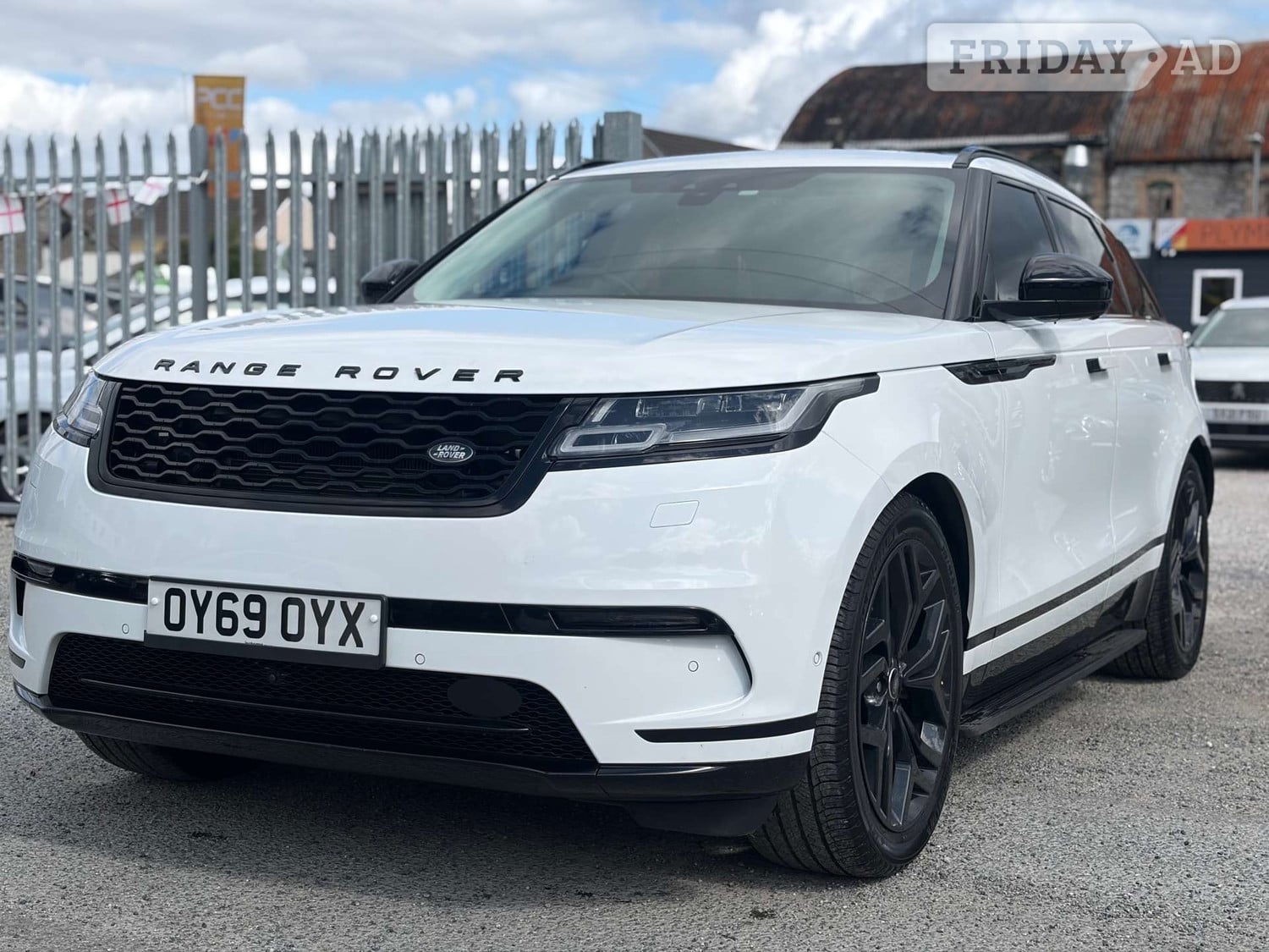 [ berth ]Land Rover Range Rover Velar