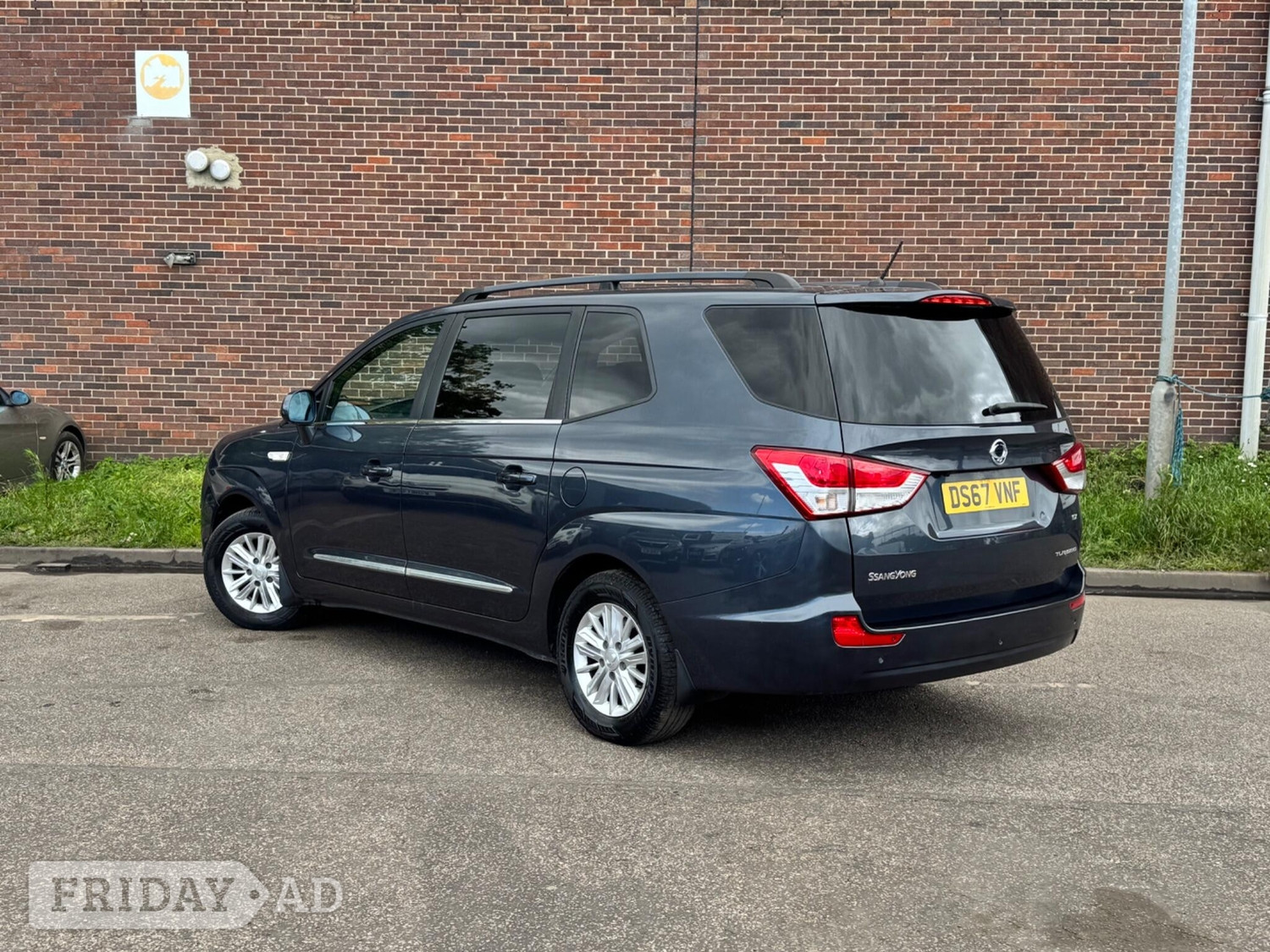 Ssangyong Turismo 2017 - Cars in Leeds