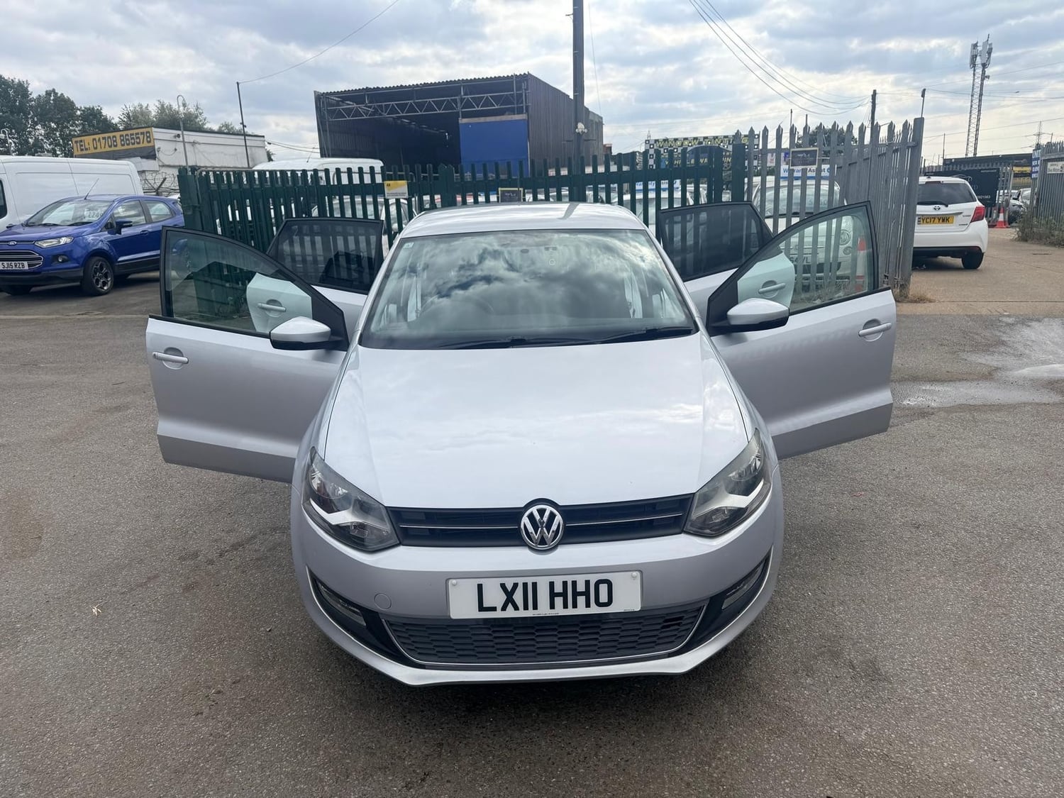 Volkswagen Polo 2011 - Cars in Havering