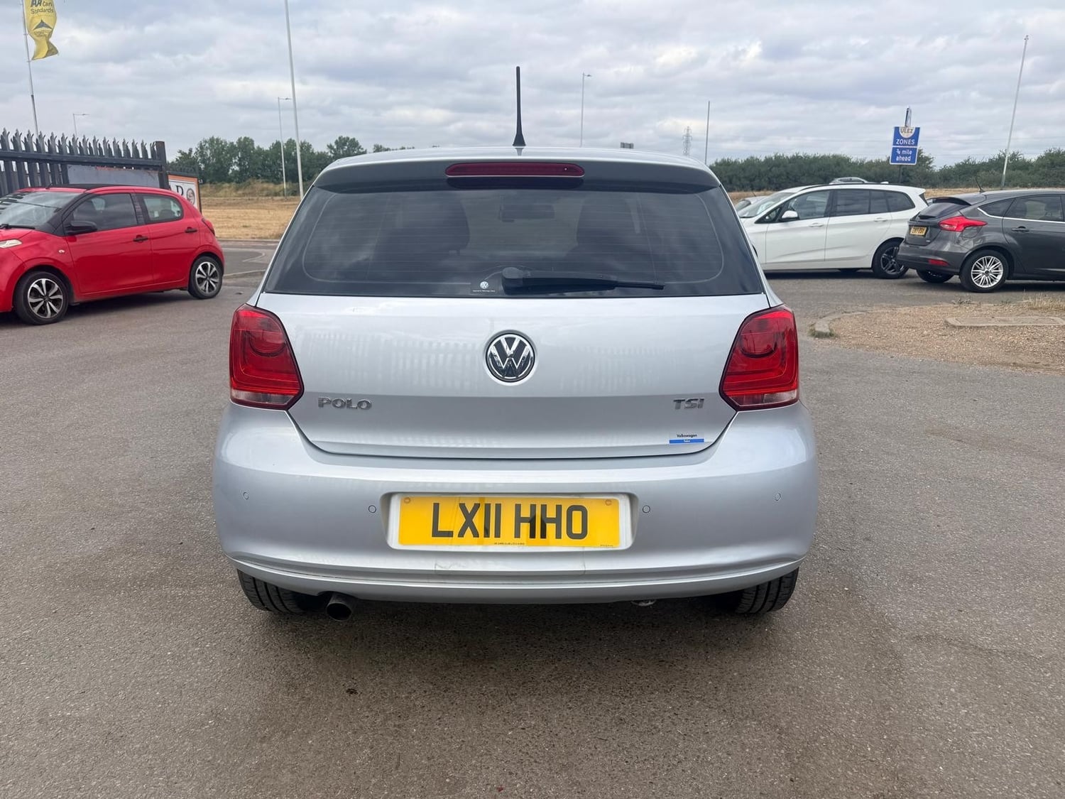Volkswagen Polo 2011 - Cars