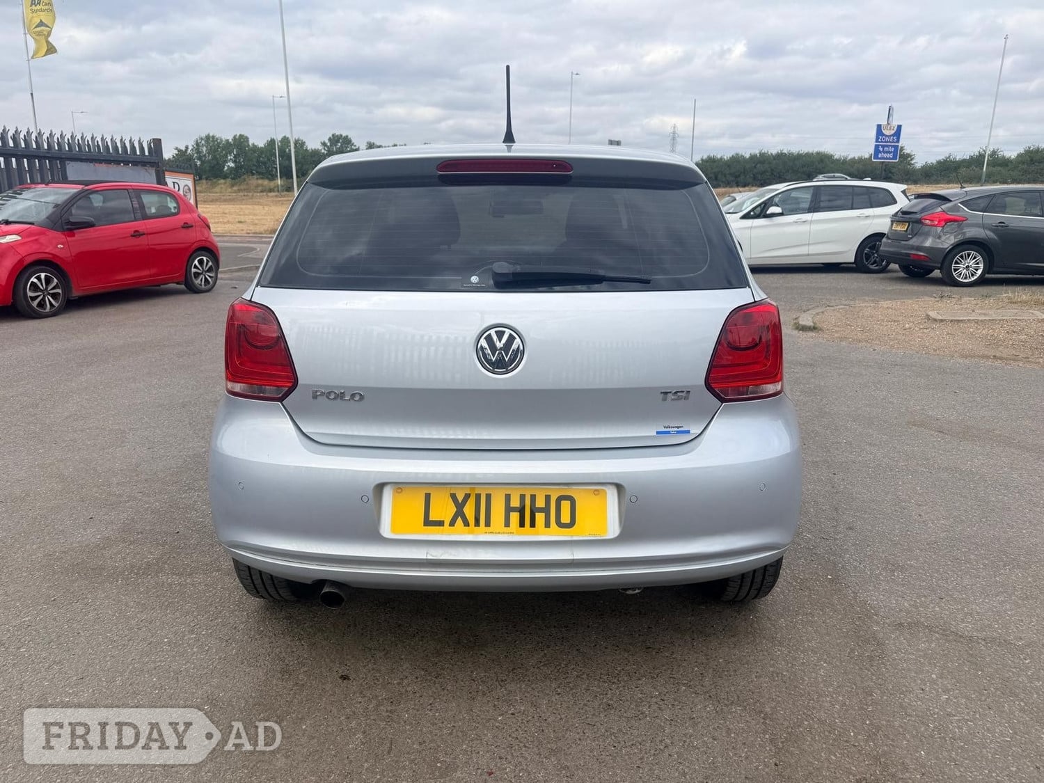 Volkswagen Polo 2011 - Cars