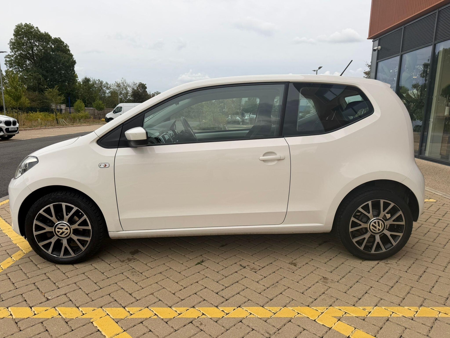 Volkswagen UP! 2014 - Cars
